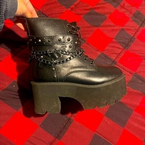 Size 7 platform boot!